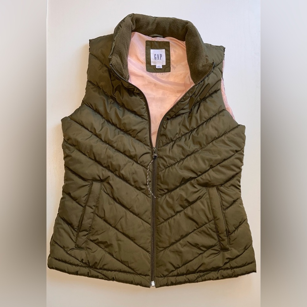 Gap Lightweight Puffer Vest Women’s S
